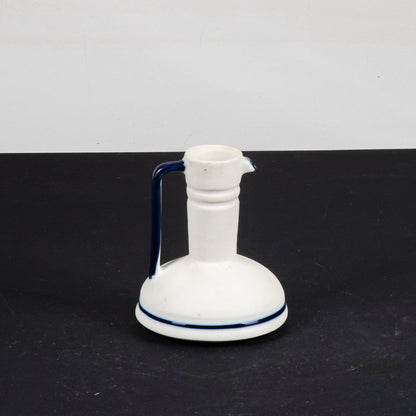 brocca decorativa in ceramica con parti smaltate