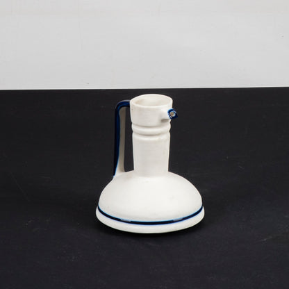 brocca decorativa in ceramica con parti smaltate