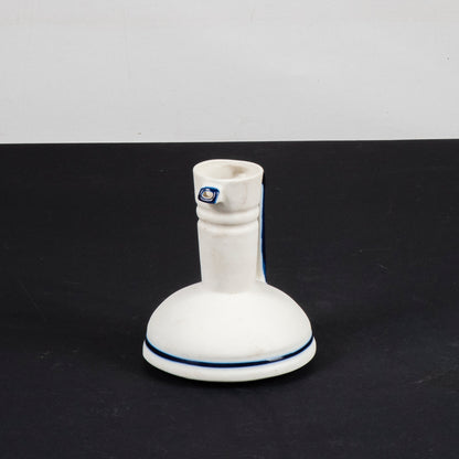 brocca decorativa in ceramica con parti smaltate