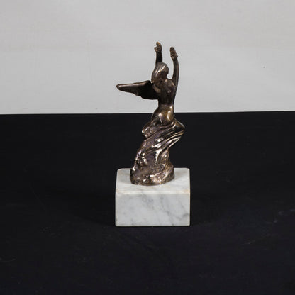 Statua base marmo e figura donna alata metallo argentato anni 1990