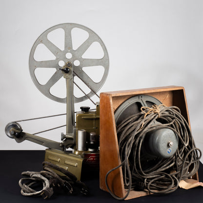 proiettore 16mm magis film roma completo di cavi collegamento dell'epoca e cassa audio