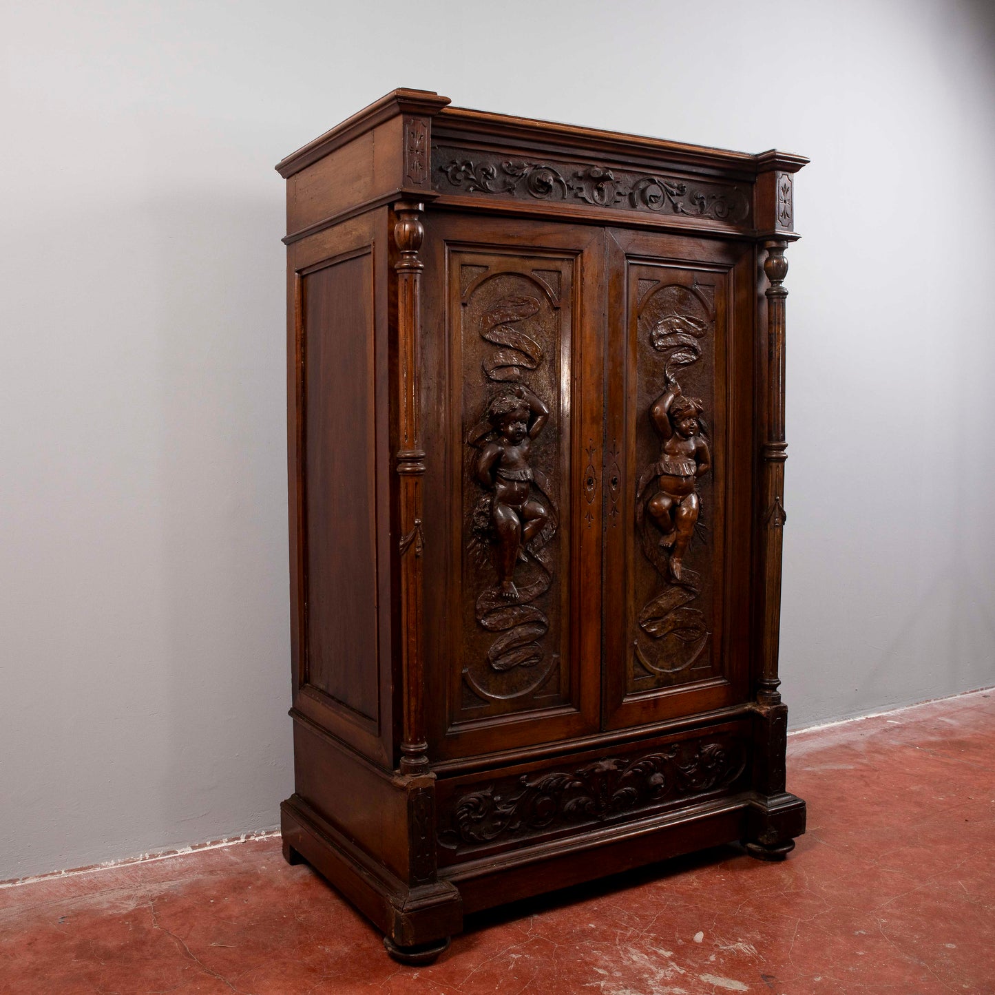 mobile credenza secretaire intagliato con cassetti