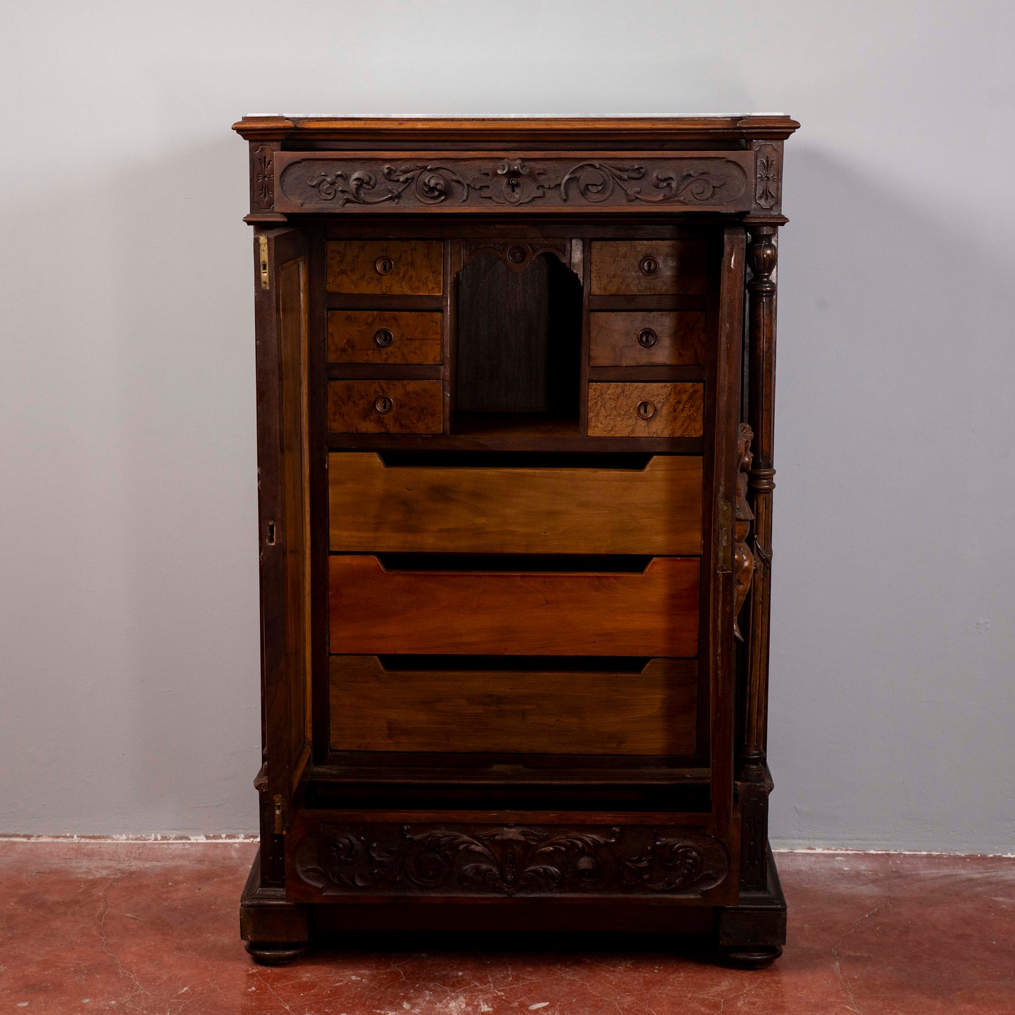 mobile credenza secretaire intagliato con cassetti