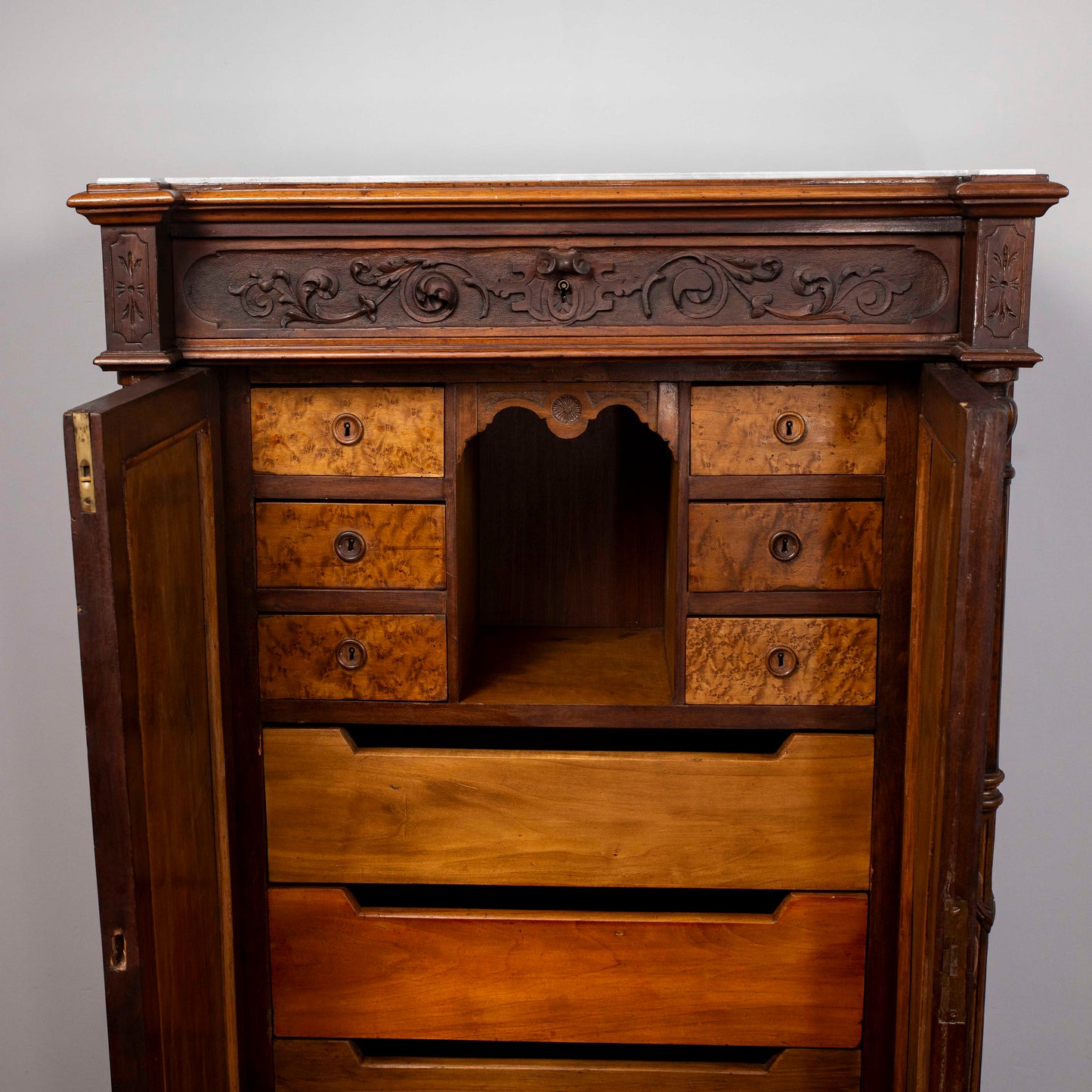 mobile credenza secretaire intagliato con cassetti
