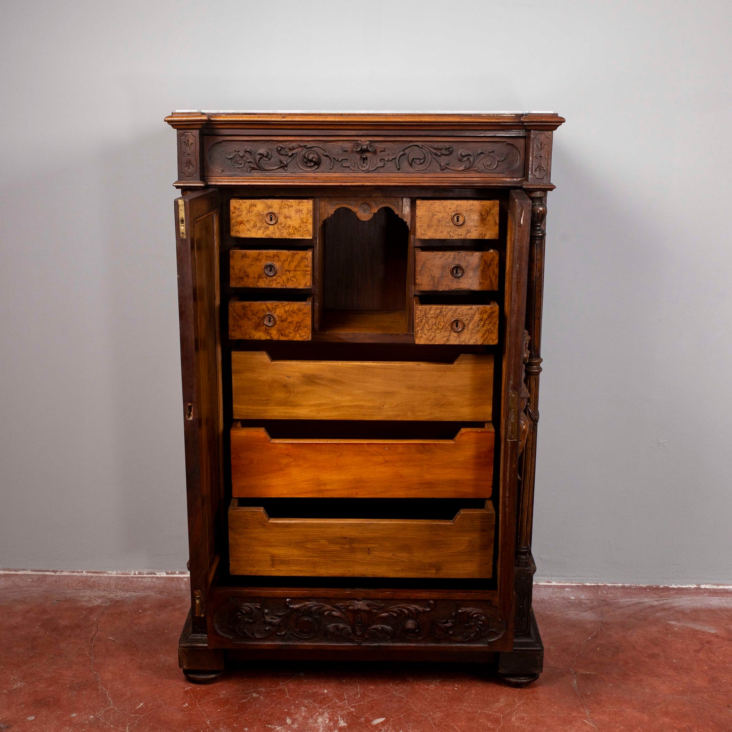 mobile credenza secretaire intagliato con cassetti