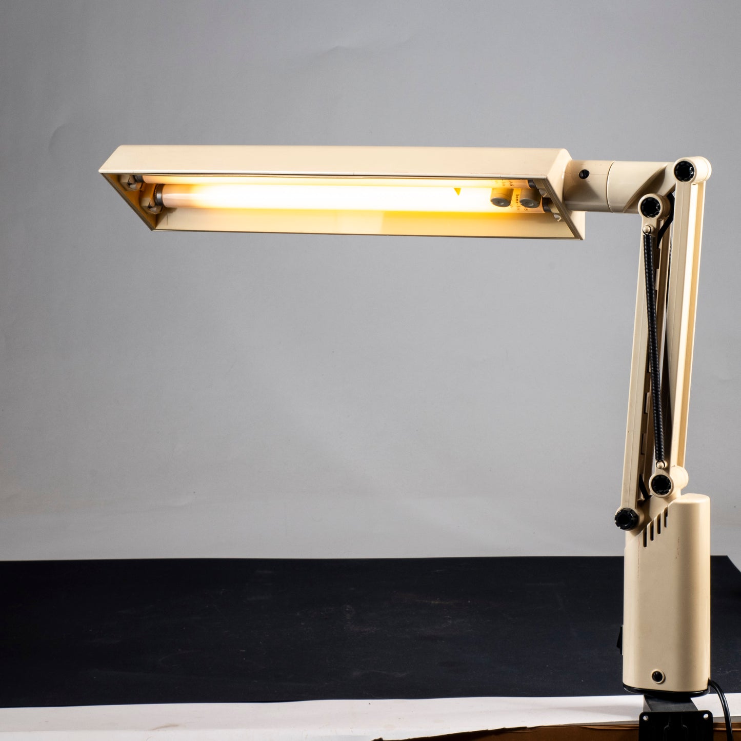 lampada da tavolo scrivania a&e design fagerhults sweden 7077