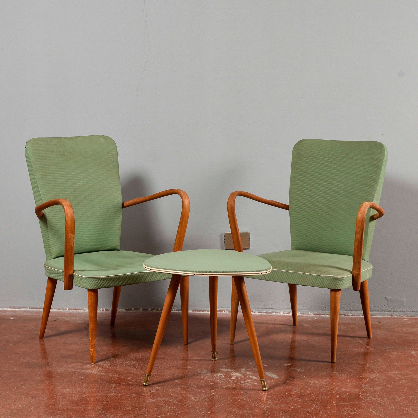 set coppia sedie poltroncine con tavolino meta 900 da sistemare