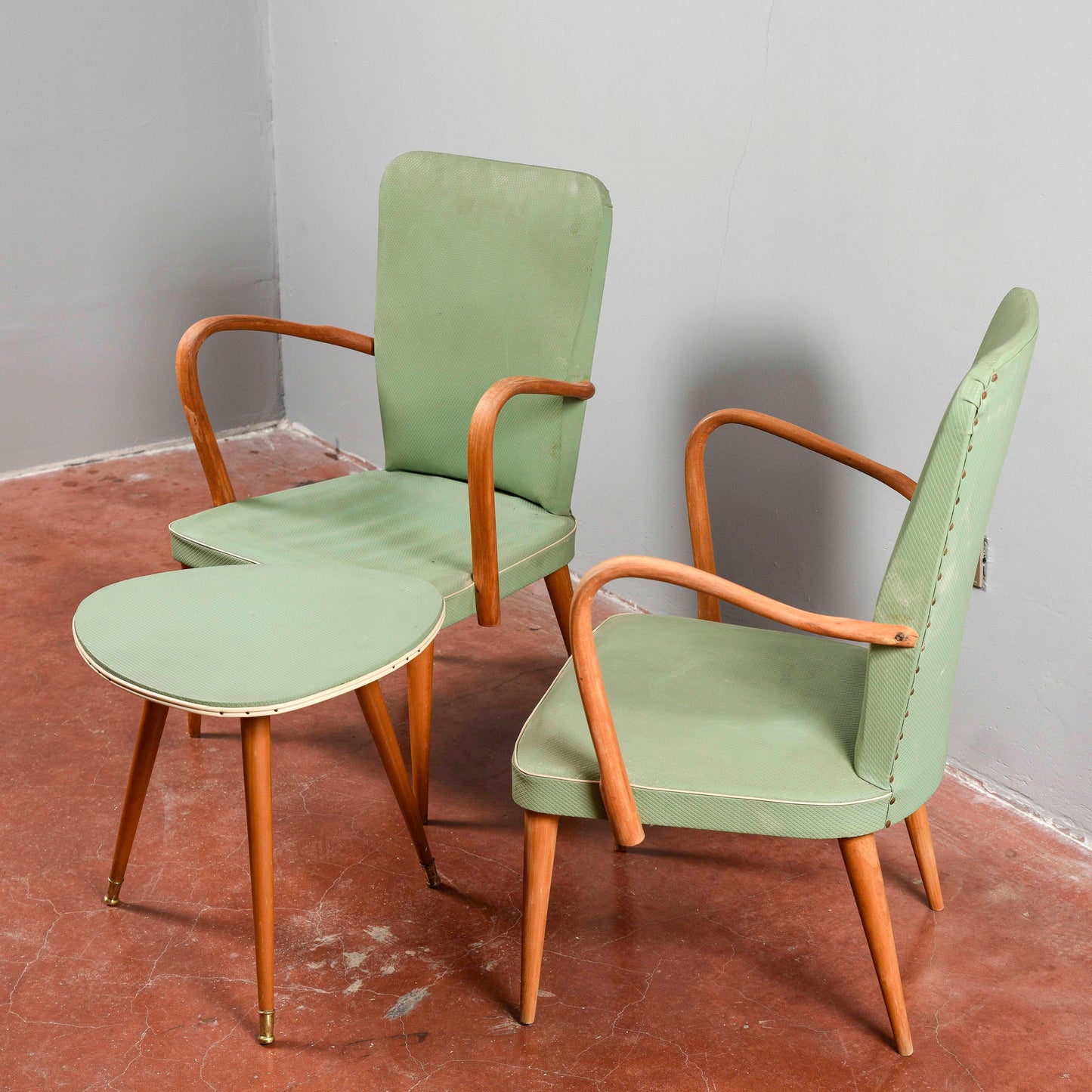 set coppia sedie poltroncine con tavolino meta 900 da sistemare