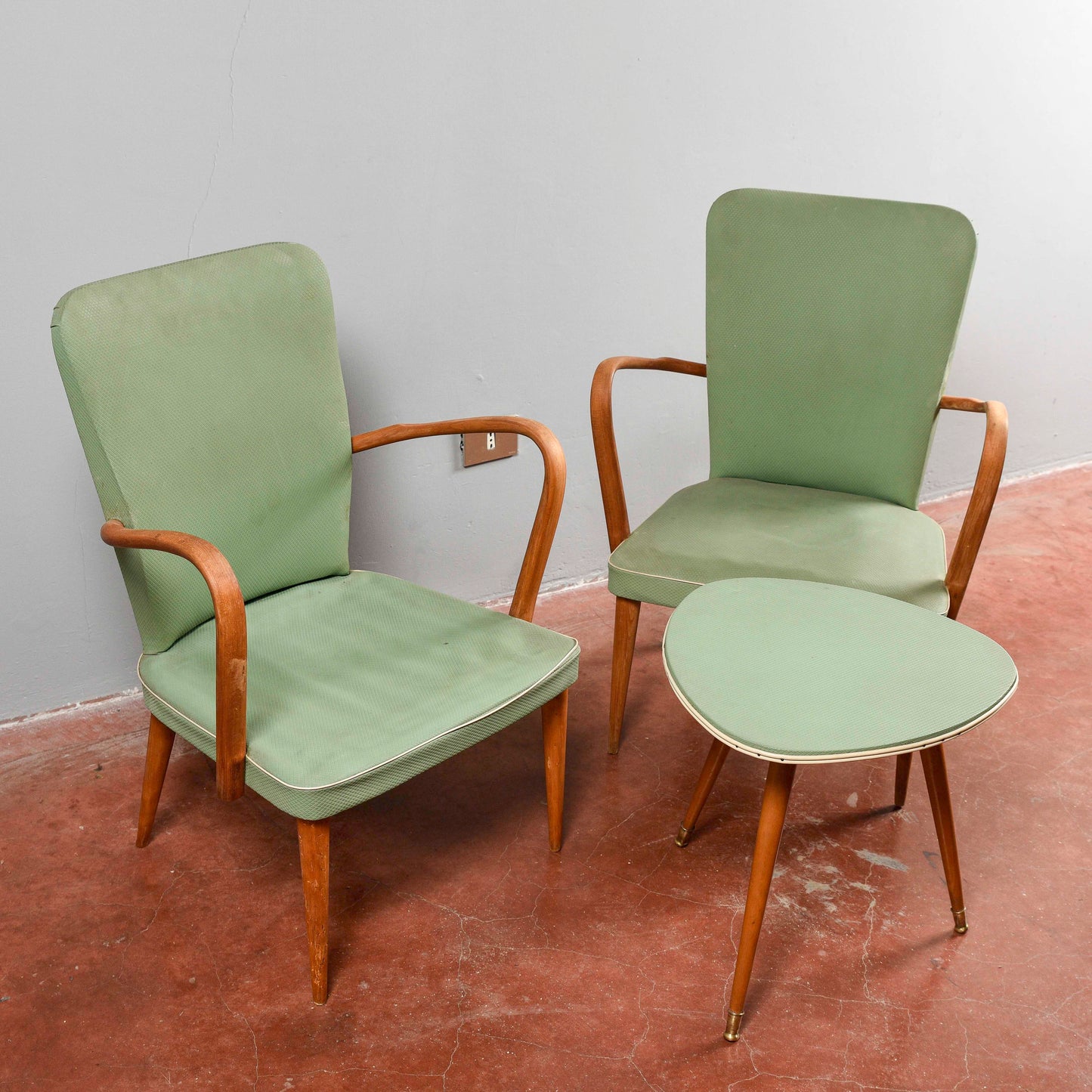 set coppia sedie poltroncine con tavolino meta 900 da sistemare
