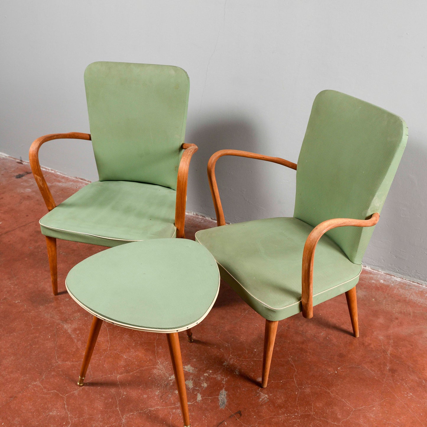 set coppia sedie poltroncine con tavolino meta 900 da sistemare