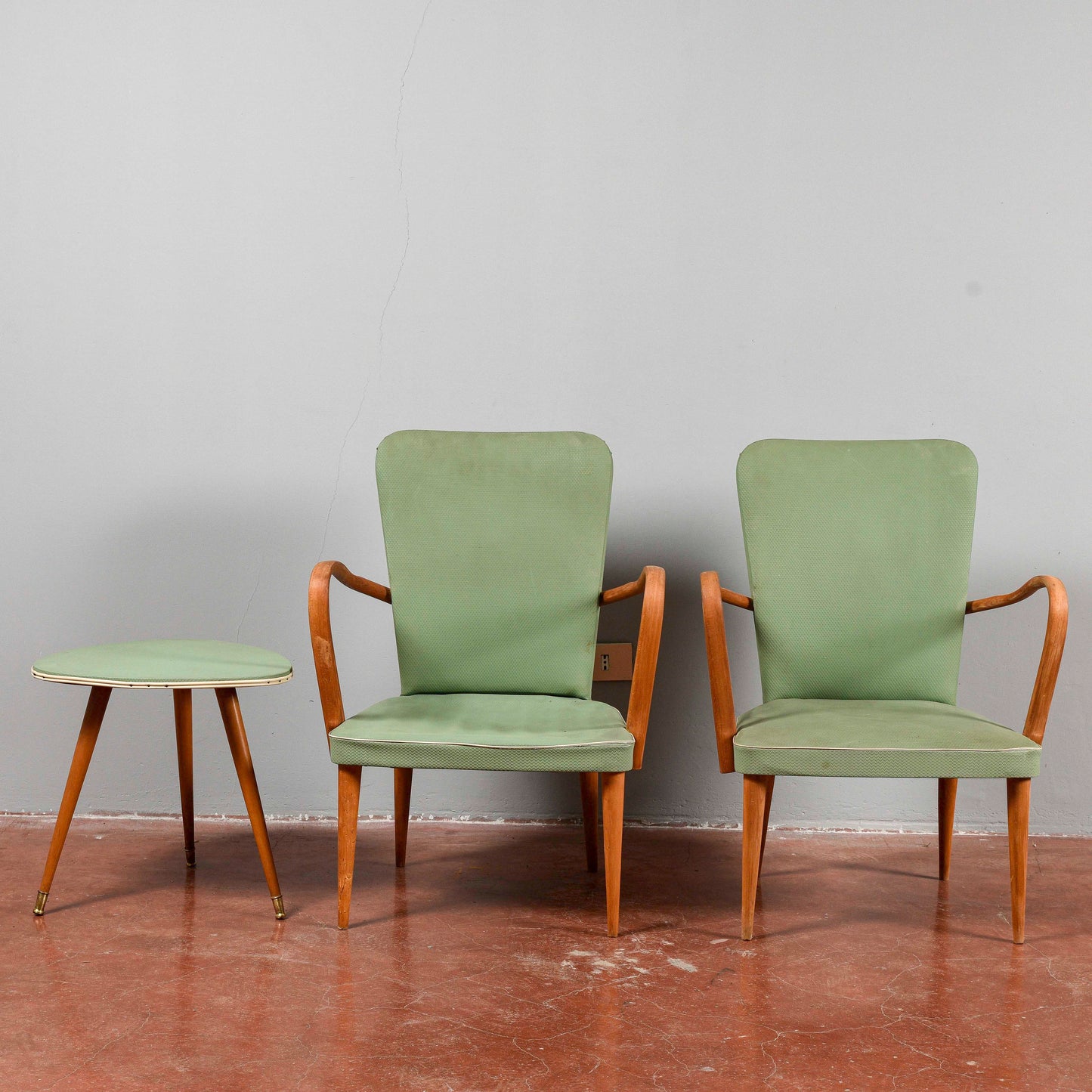 set coppia sedie poltroncine con tavolino meta 900 da sistemare