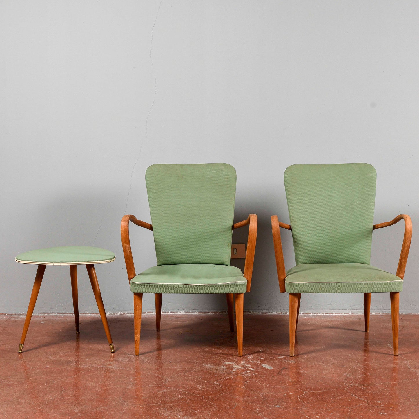 set coppia sedie poltroncine con tavolino meta 900 da sistemare