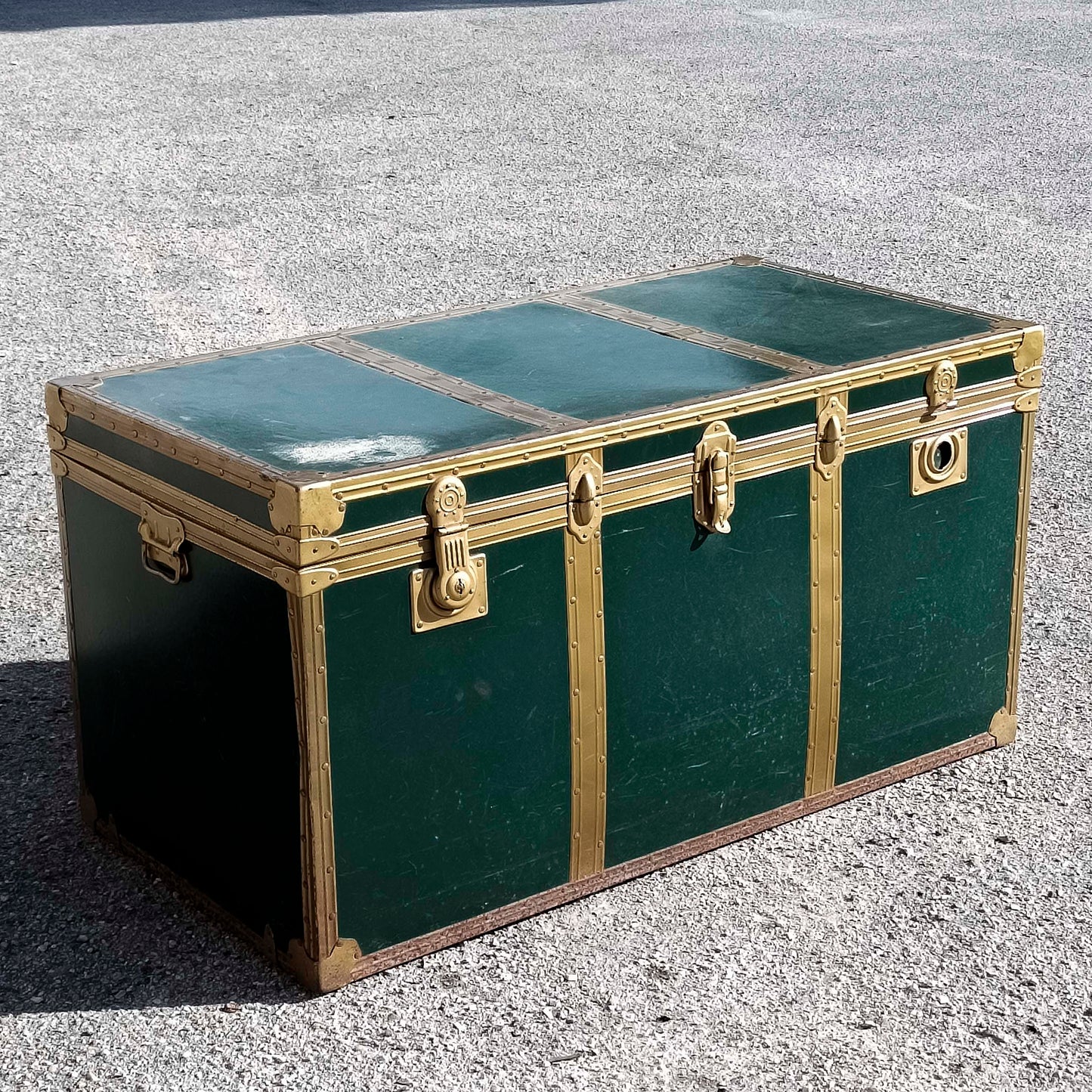 Baule vintage senza carta sul coperchio anni 1960