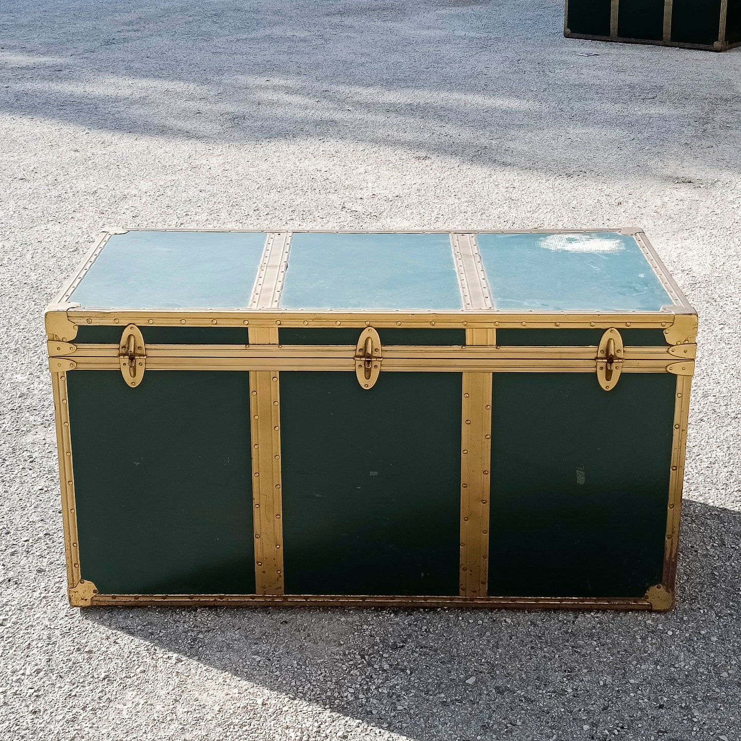 Baule vintage senza carta sul coperchio anni 1960