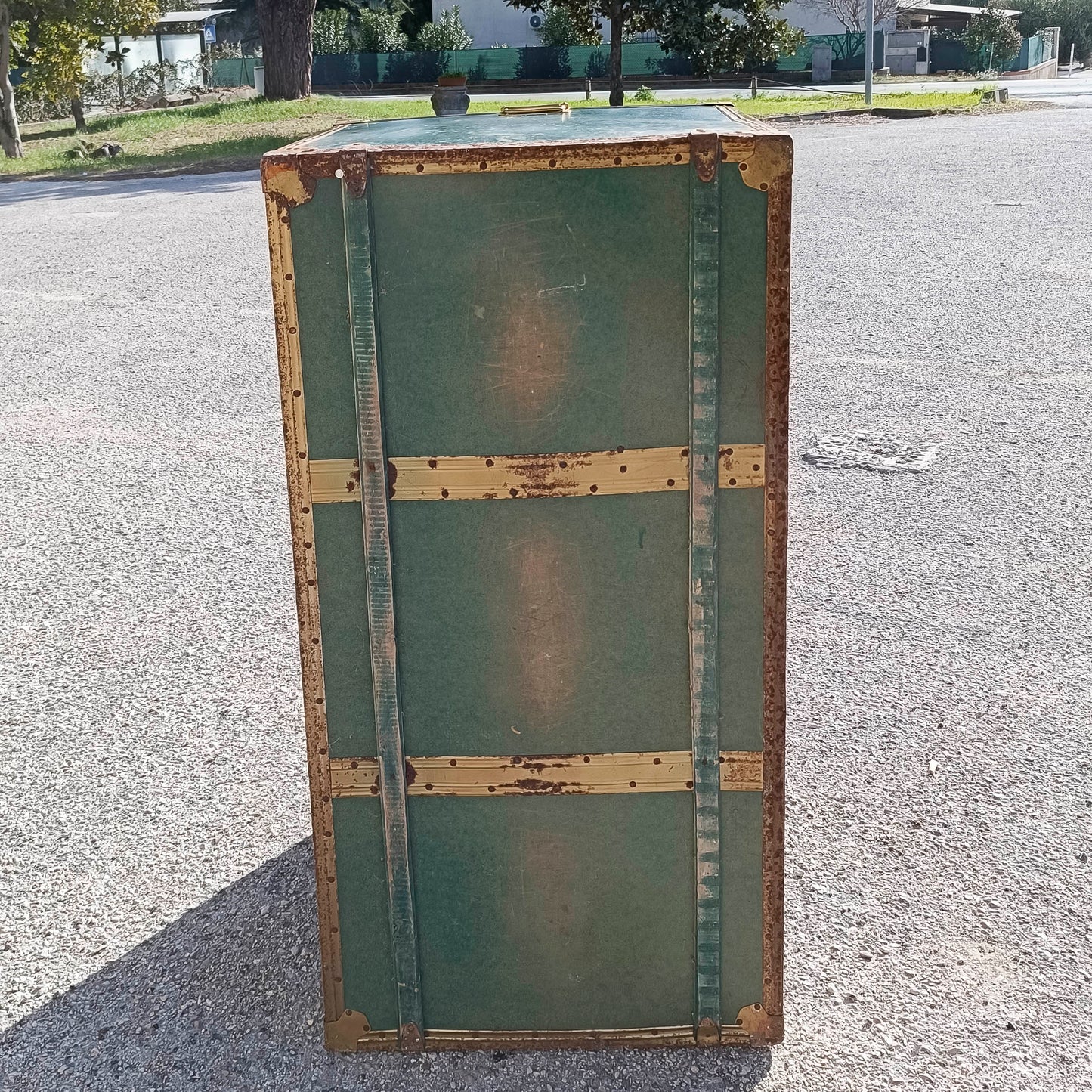 Baule vintage senza carta sul coperchio anni 1960