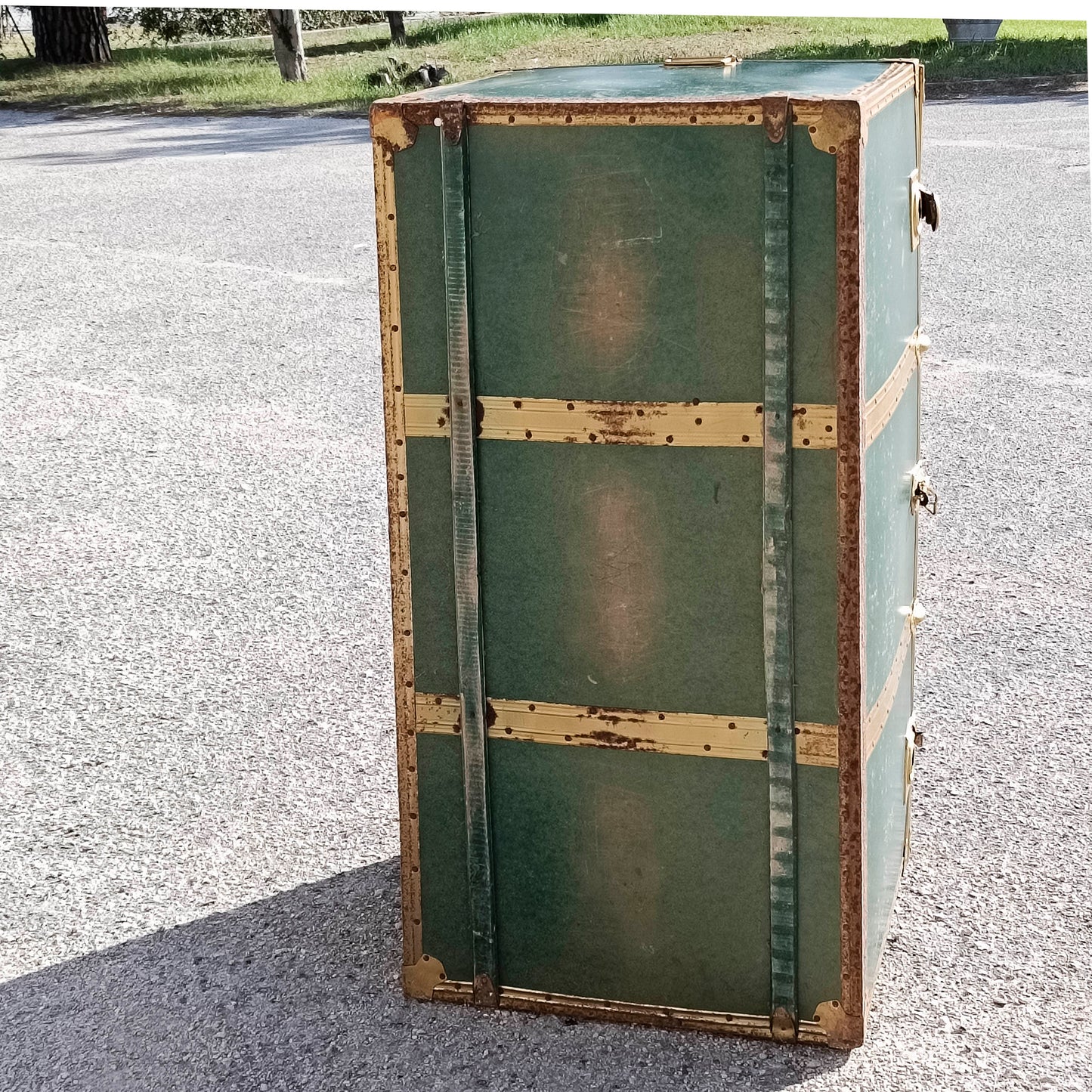Baule vintage senza carta sul coperchio anni 1960