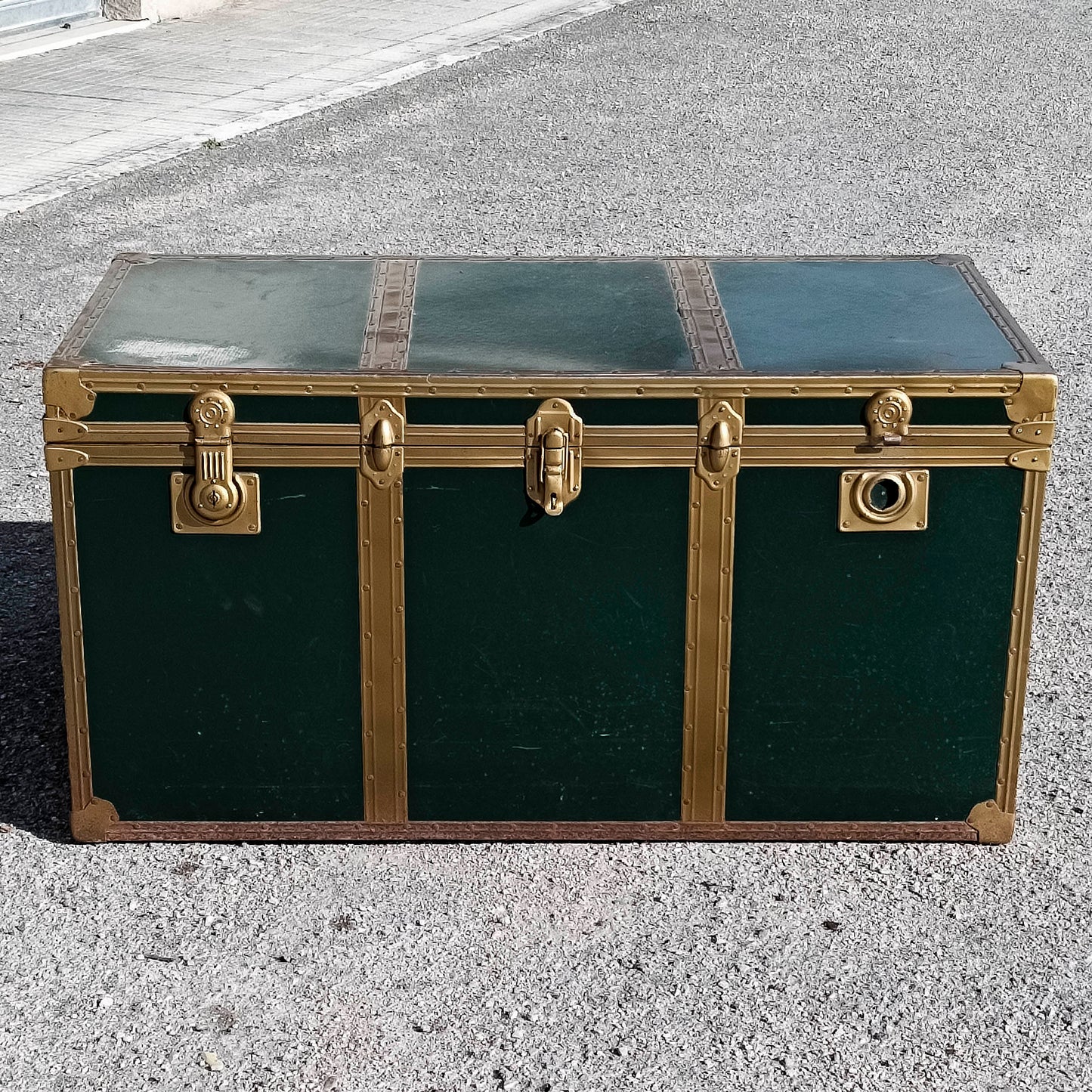 Baule vintage senza carta sul coperchio anni 1960