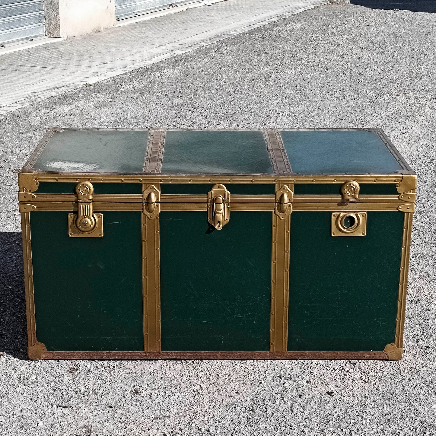 Baule vintage senza carta sul coperchio anni 1960