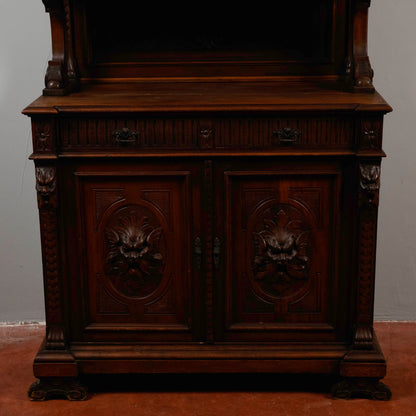 Credenza con piattaia  intagliata noce Italia 1880