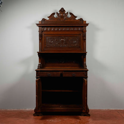 Credenza con piattaia  intagliata noce Italia 1880