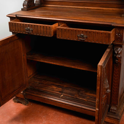 Credenza con piattaia  intagliata noce Italia 1880