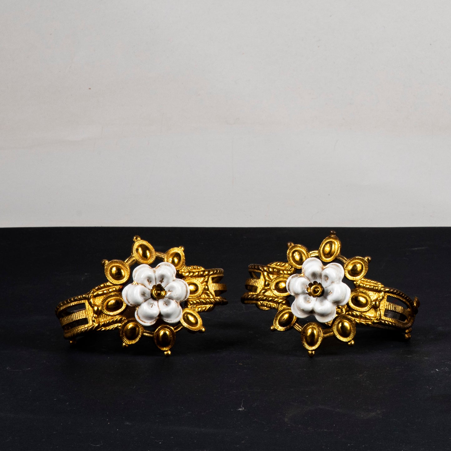 coppia di reggitenda in metallo e ceramica originali primo liberty