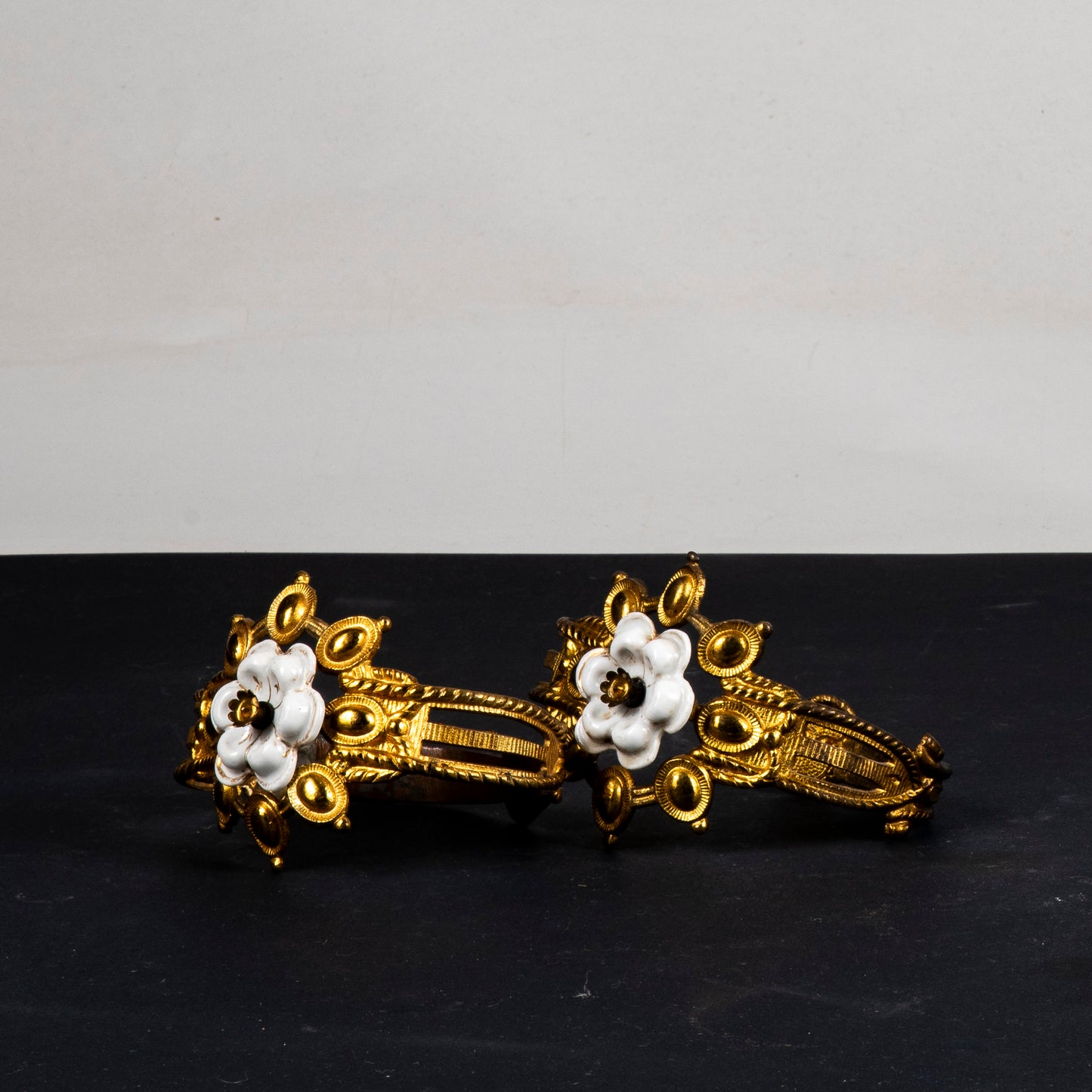 coppia di reggitenda in metallo e ceramica originali primo liberty
