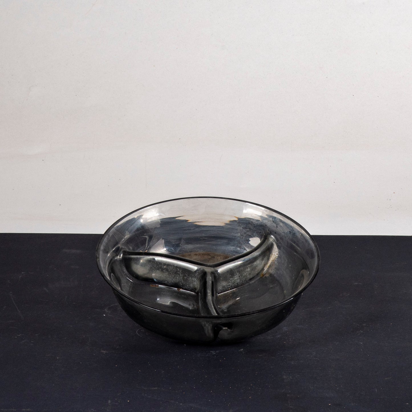 Piatto in vetro Murano fumé originale Italia 1920 con divisori