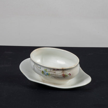 Salsiera firmata S.C.Richard ceramica bianca con decori a fiori  Italia XX sec