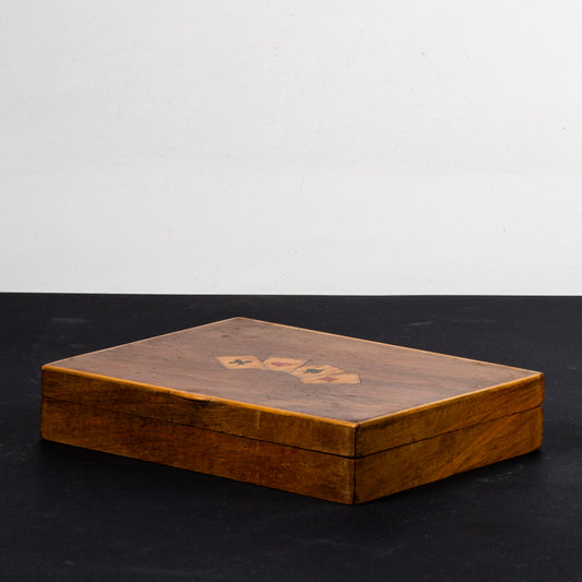 Scatola in legno intarsiata porta carte da gioco  Italia  prima metà del 900