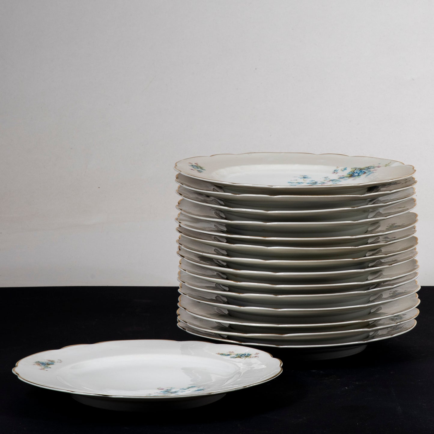 Set 15 piatti piani decorati floreali ceramica 1950