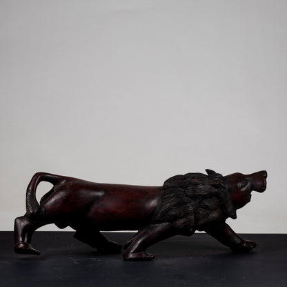 leone scultura in legno