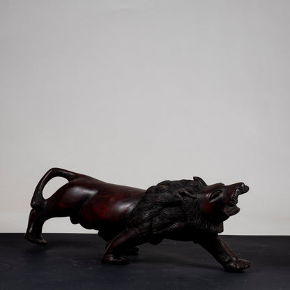 leone scultura in legno