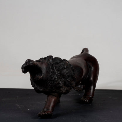 leone scultura in legno