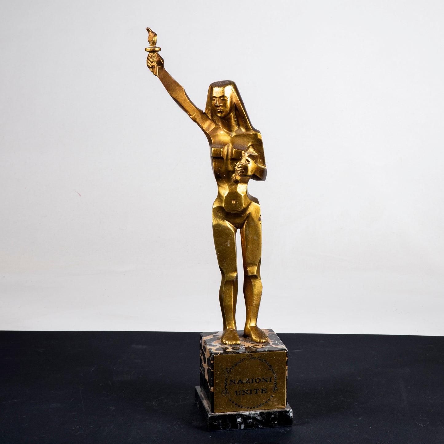 statua scultura premio in metallo nazioni unite