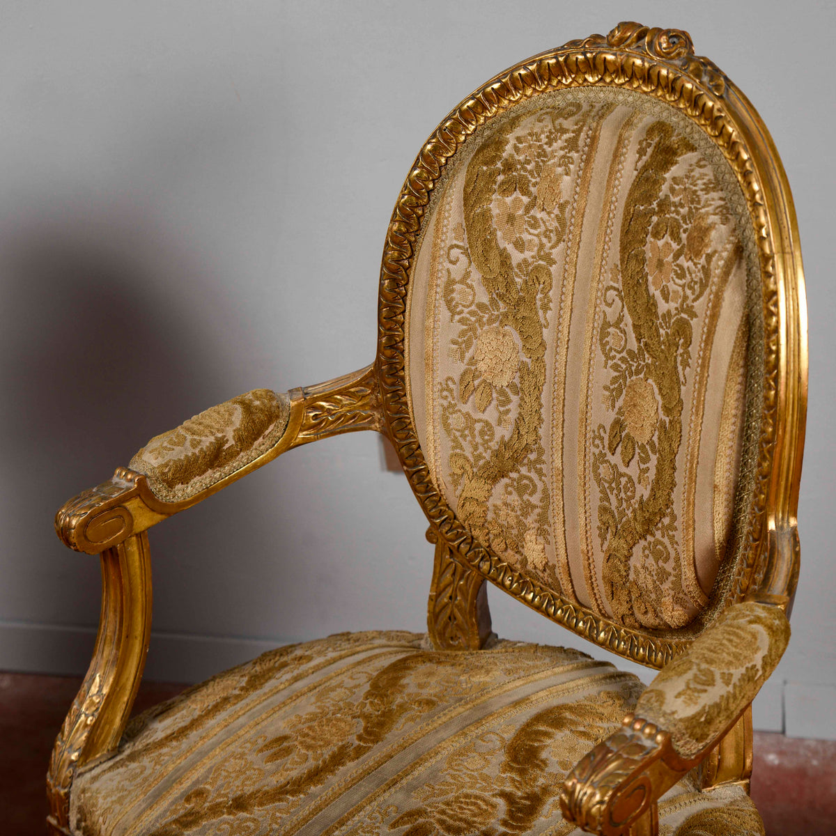 Coppia di poltrone dorate stile Napoleone III