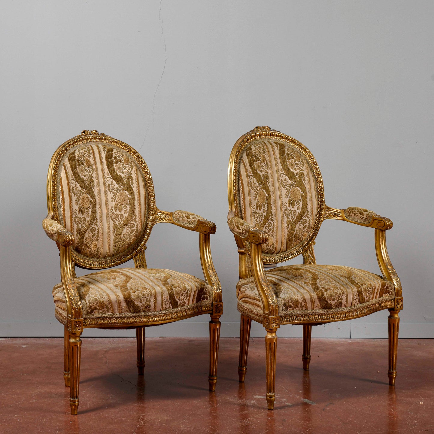 Coppia di poltrone dorate stile Napoleone III