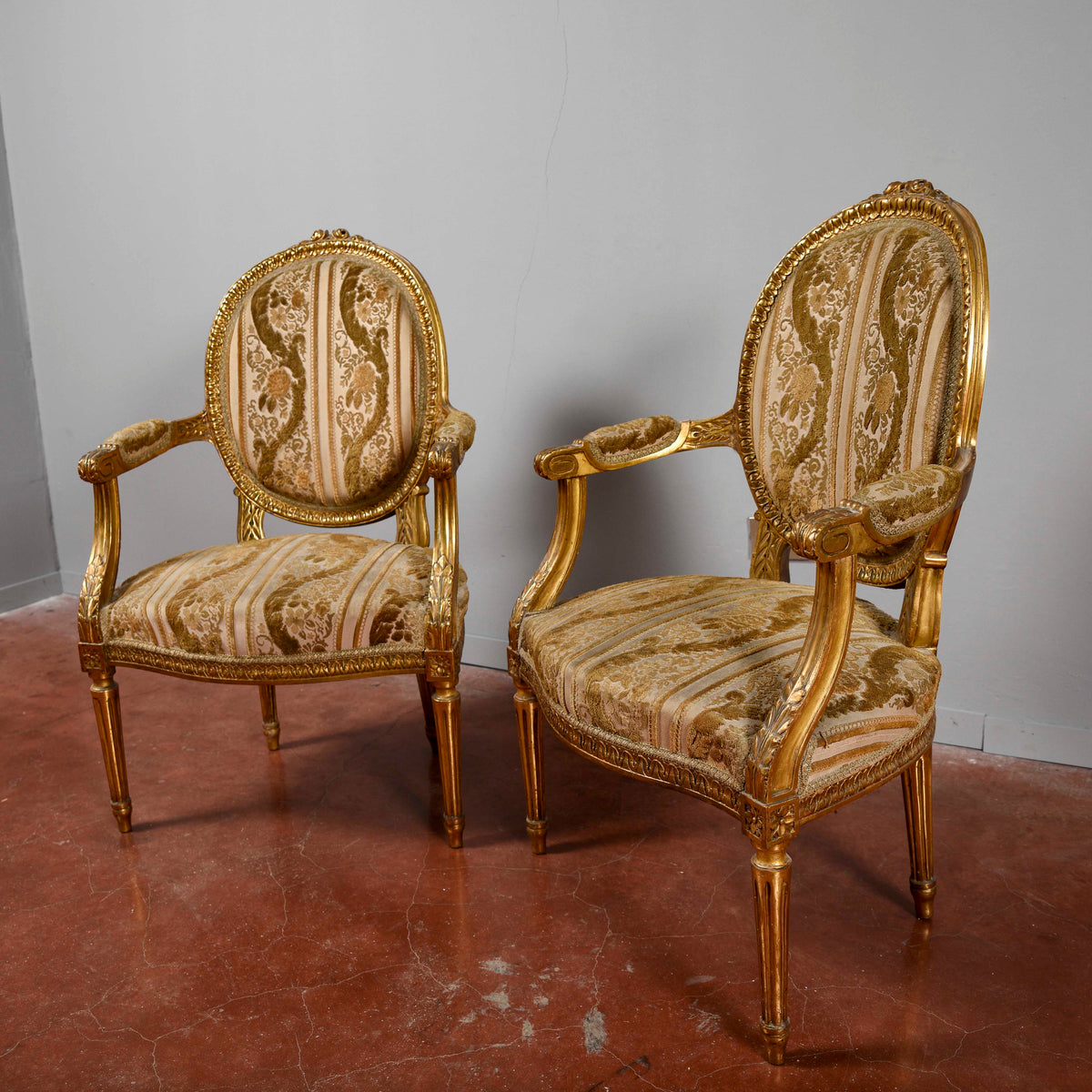 Coppia di poltrone dorate stile Napoleone III