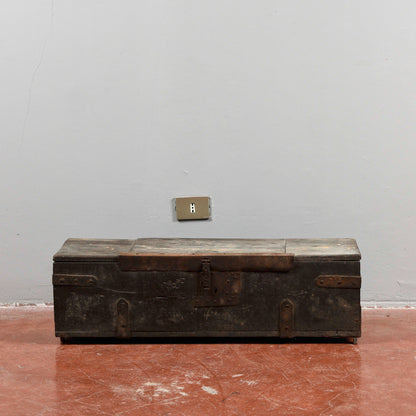 Cassa in legno e ferro epoca tardo 1800