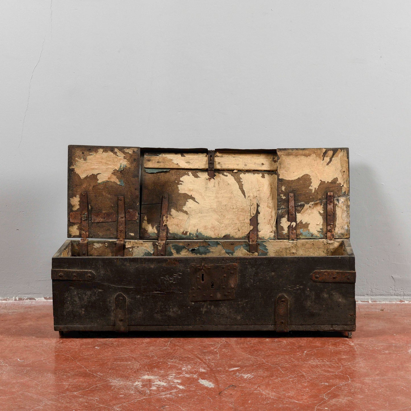 Cassa in legno e ferro epoca tardo 1800