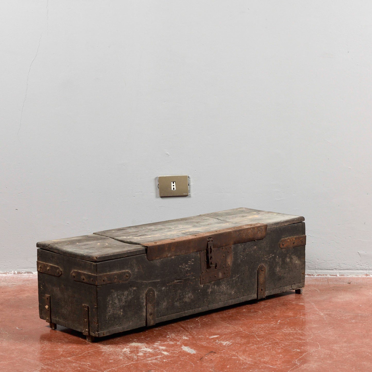 Cassa in legno e ferro epoca tardo 1800