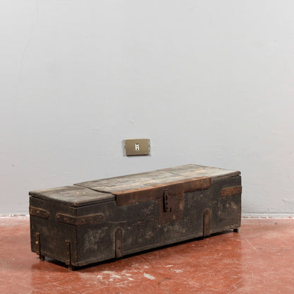 Cassa in legno e ferro epoca tardo 1800
