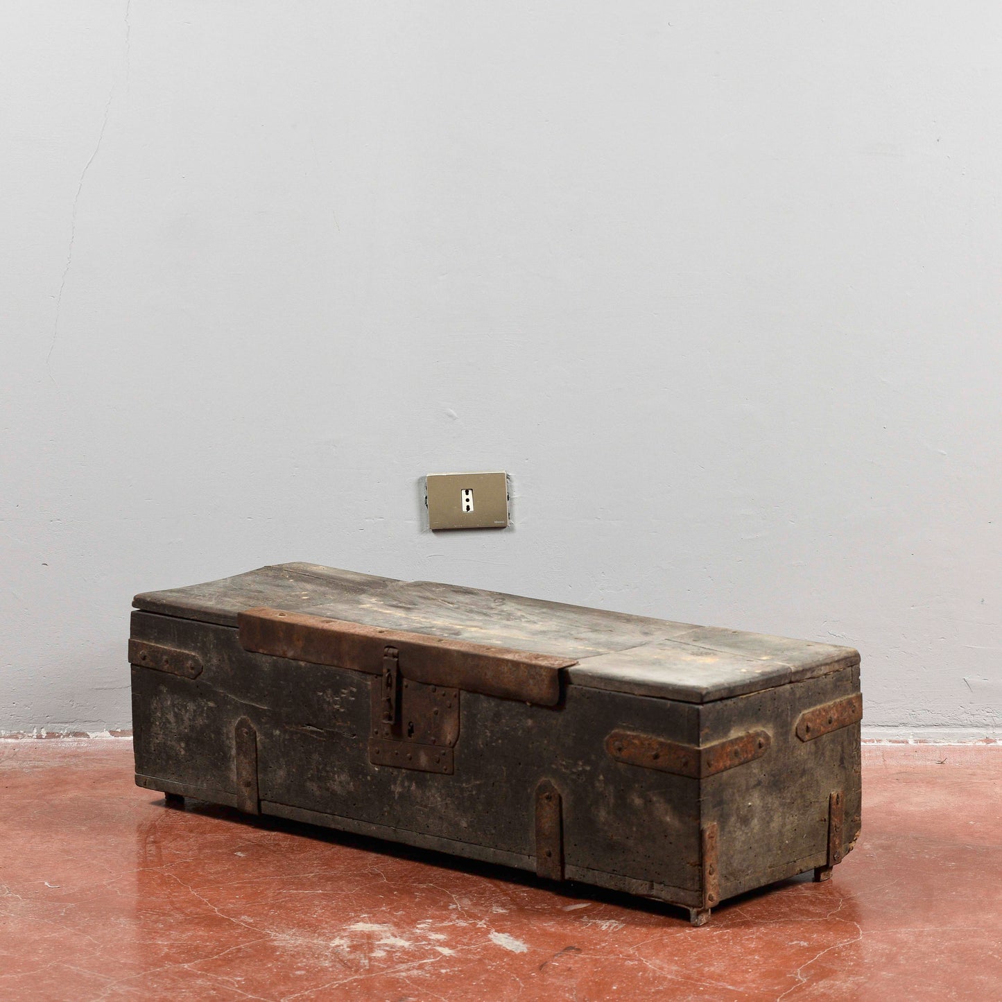 Cassa in legno e ferro epoca tardo 1800