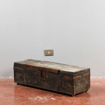 Cassa in legno e ferro epoca tardo 1800