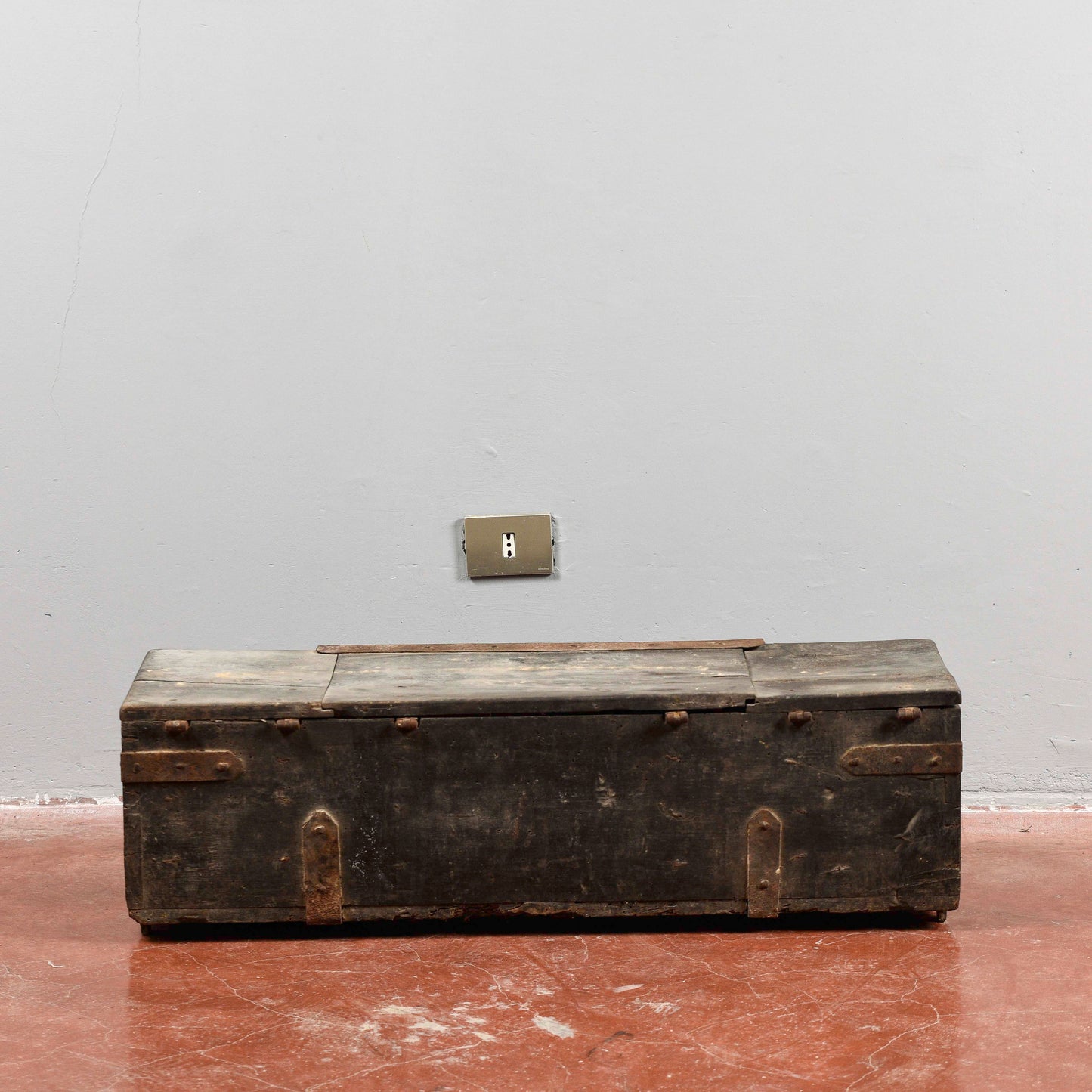 Cassa in legno e ferro epoca tardo 1800