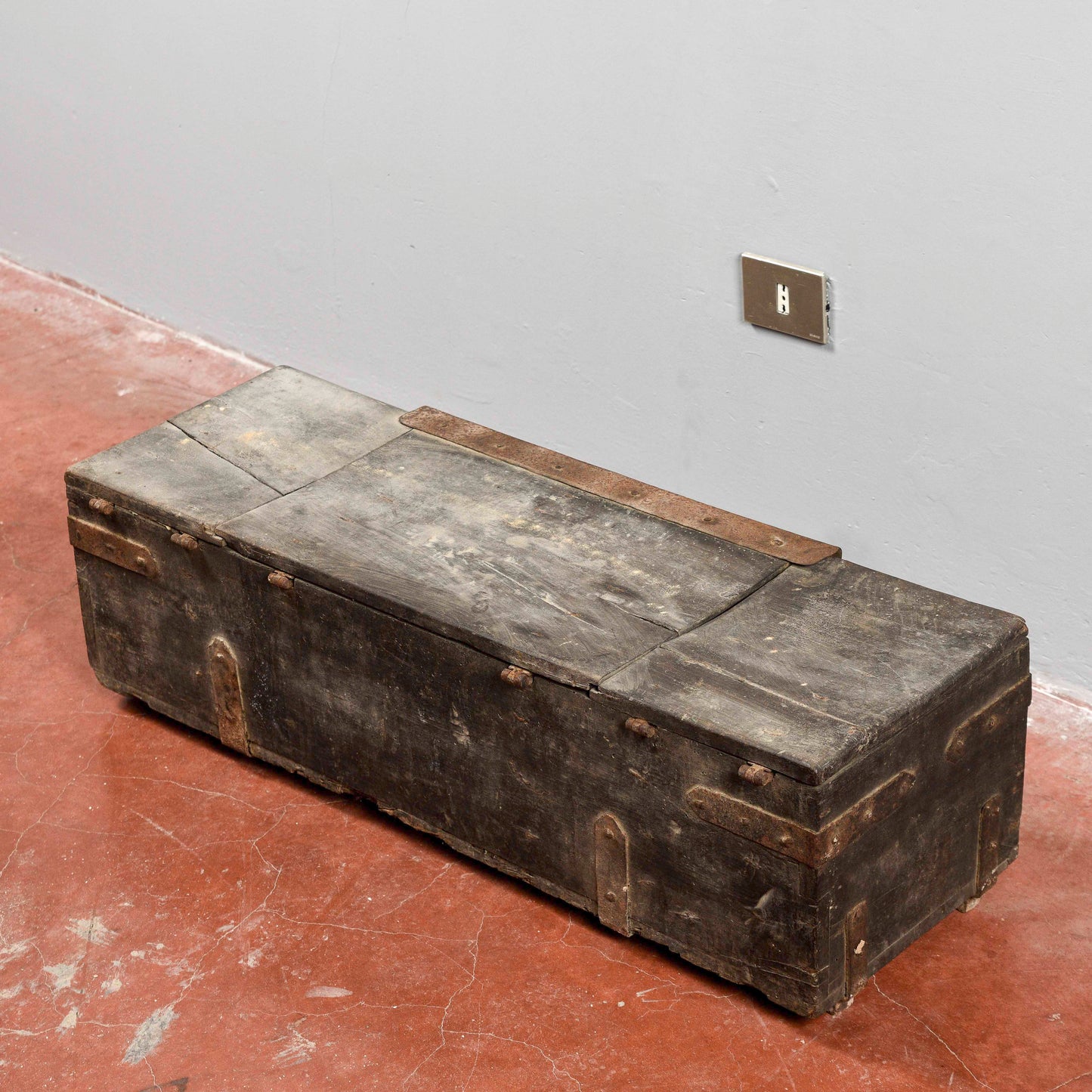 Cassa in legno e ferro epoca tardo 1800