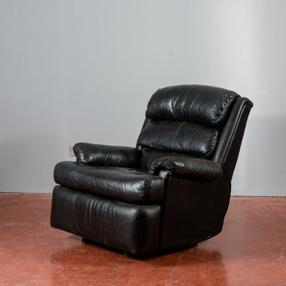 poltrona in pelle nera reclinabile