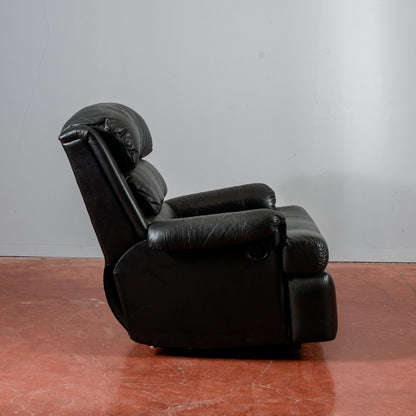 poltrona in pelle nera reclinabile