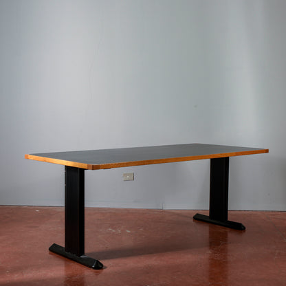 Tavolo scrivania con piano nero e gambe in ferro produzione anni 1990
