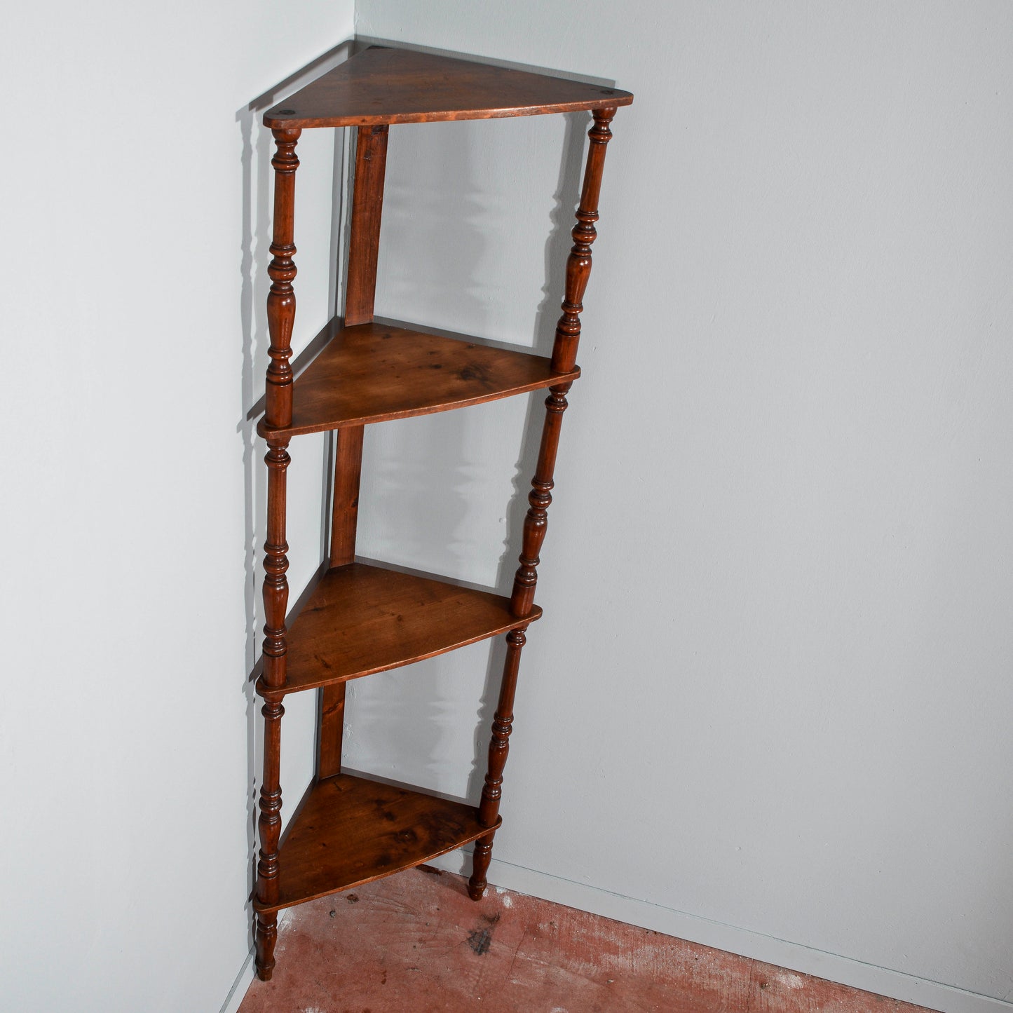 Angoliera a giorno con torniture  epoca 1800